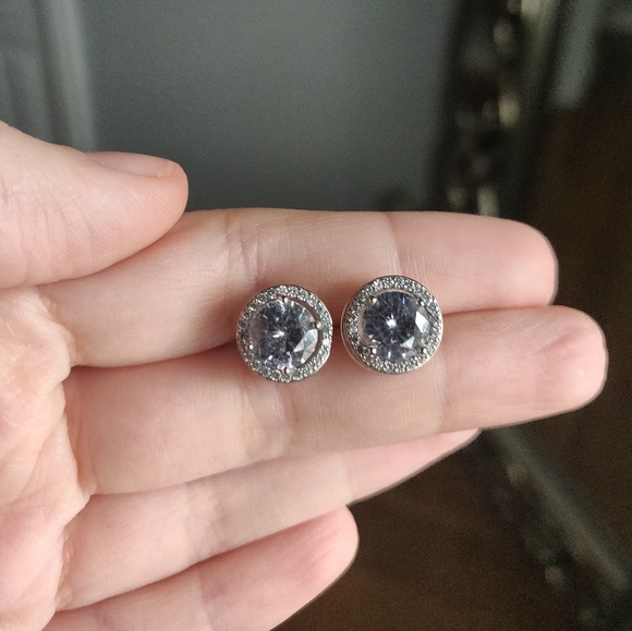 Circular halo stud earrings - Picture 3 of 3